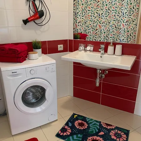 Self Check-in, Danube Bank, Free Parking *